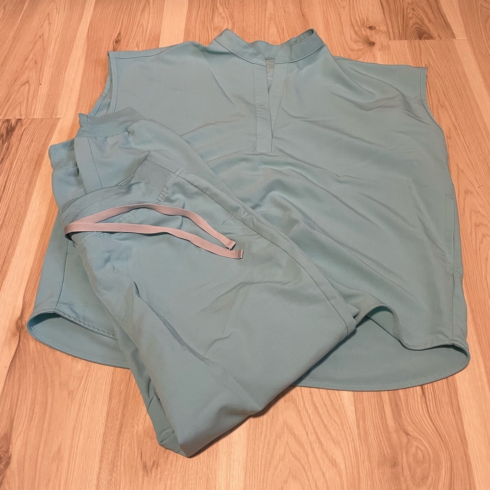 Seaglass Figs scrub SET! Rafaela Oversized Scrub Top+Zamora Jogger Scrub Pant